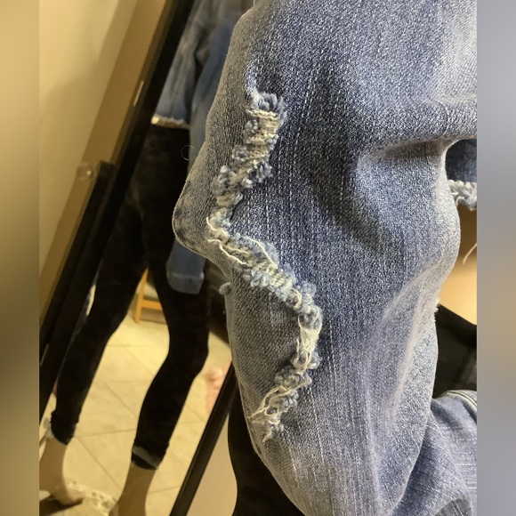 Madden NYC Junior's Cropped Denim Jacket💙 - Picture 12 of 13